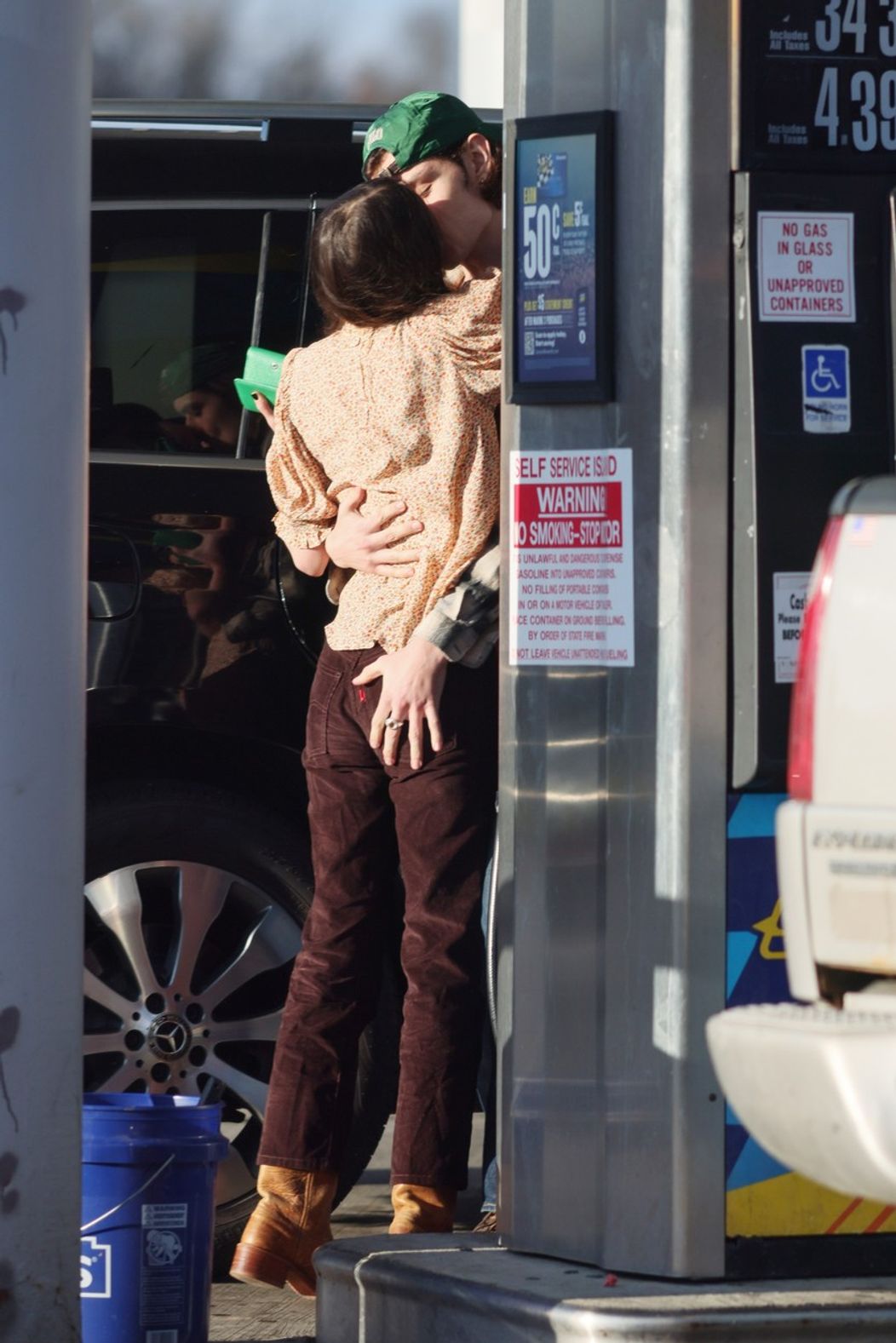 Olivia Rodrigo a Louis Partridge tvoria pár