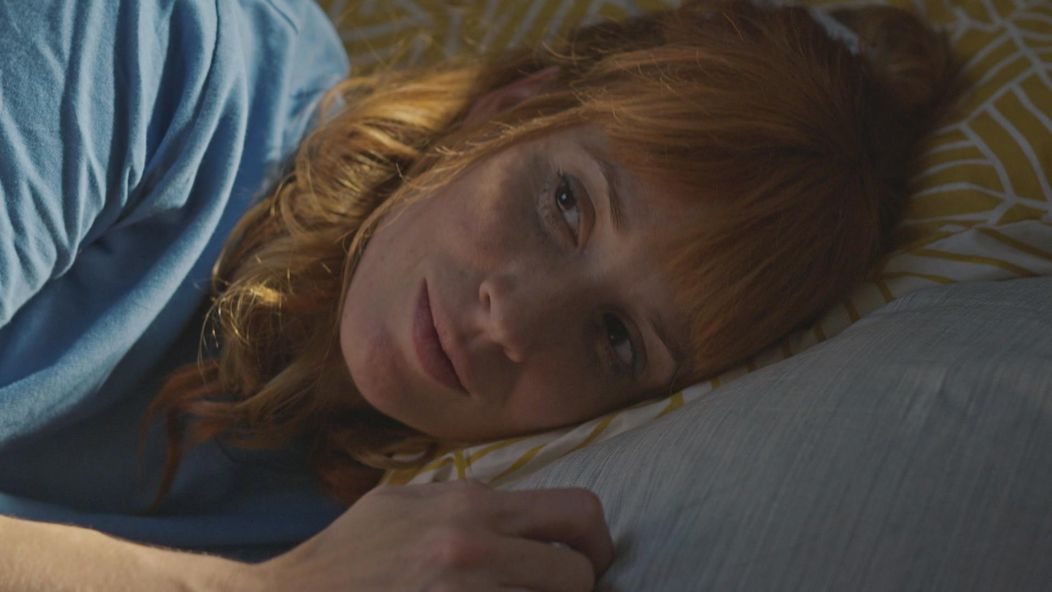 Nikol prekvapila Adama v kúpeľni v tej najnevhodnejšej chvíli.