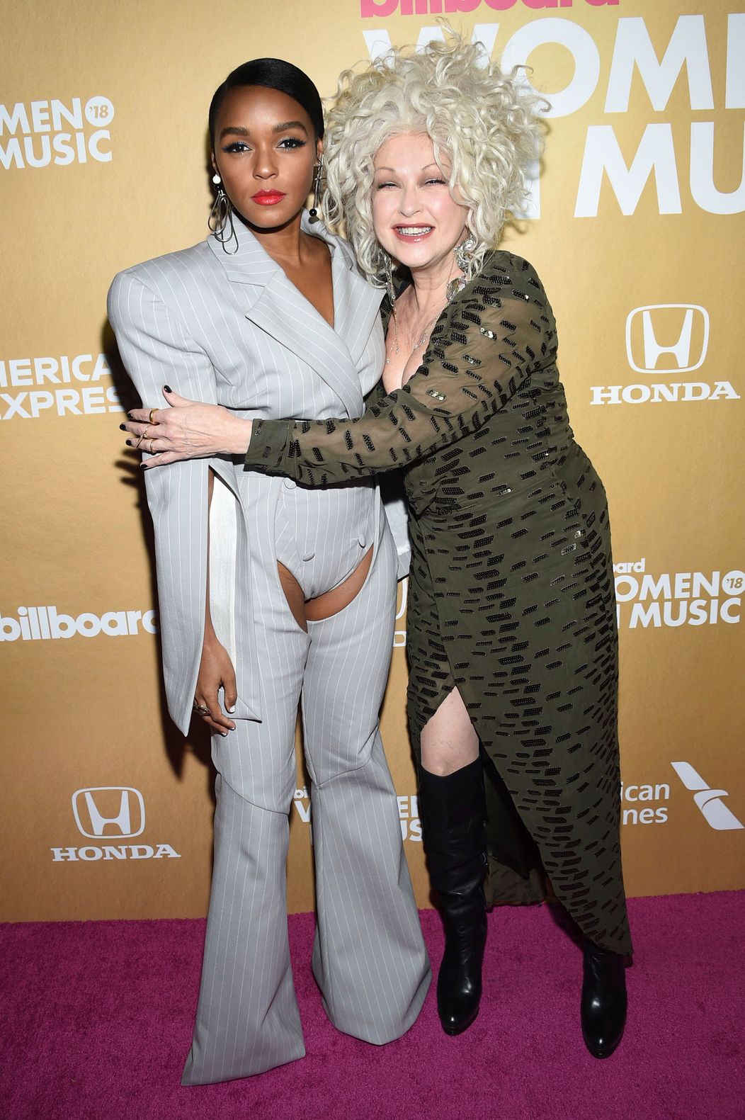 Janelle Monae (vľavo) a Cyndi Lauper na Billboard Women in Music