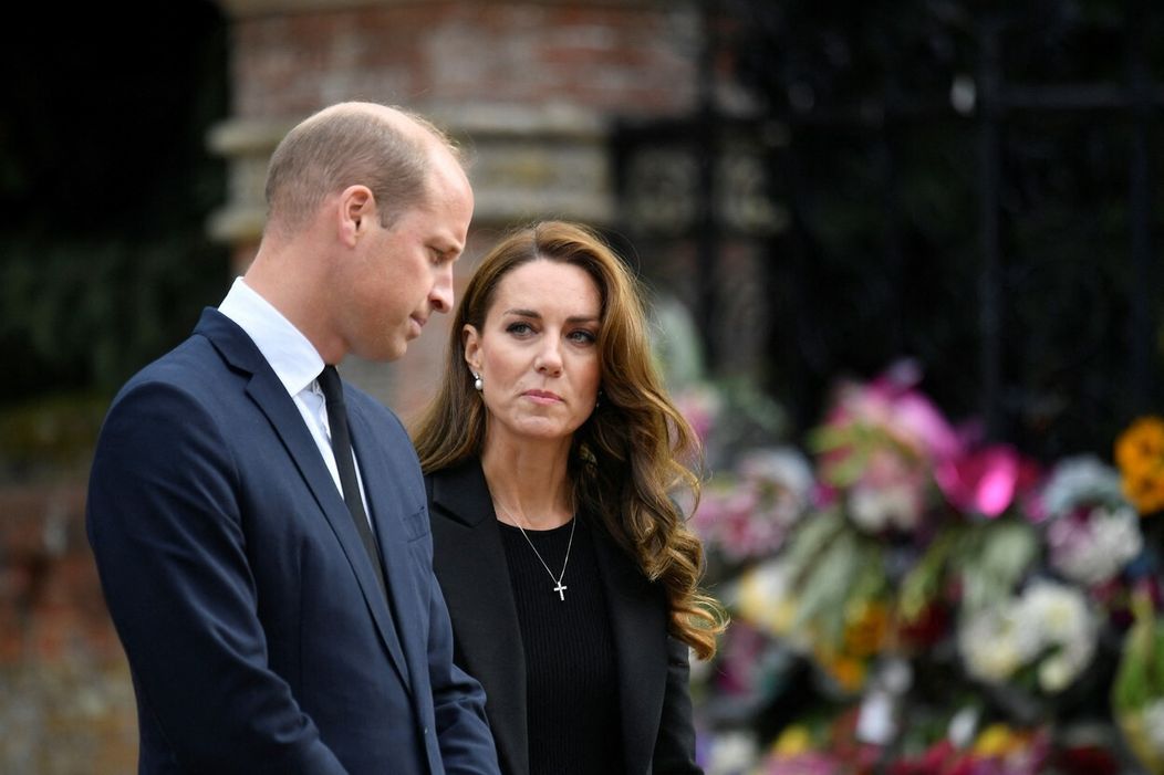 William a Kate pozdravili smútiaci dav.