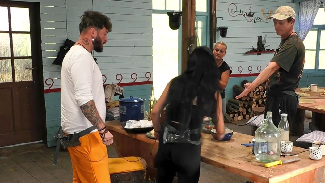 Peter sa pustil do Adama