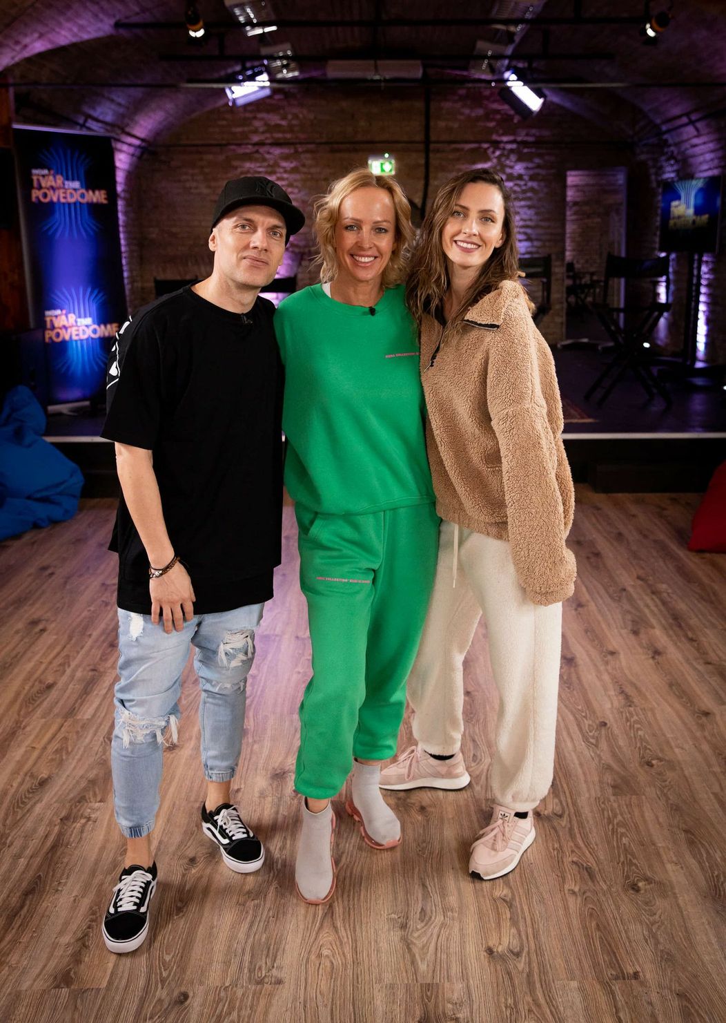 Zuzka Belohorcová s Monikou Sakmanovou a Miňom Kerešom