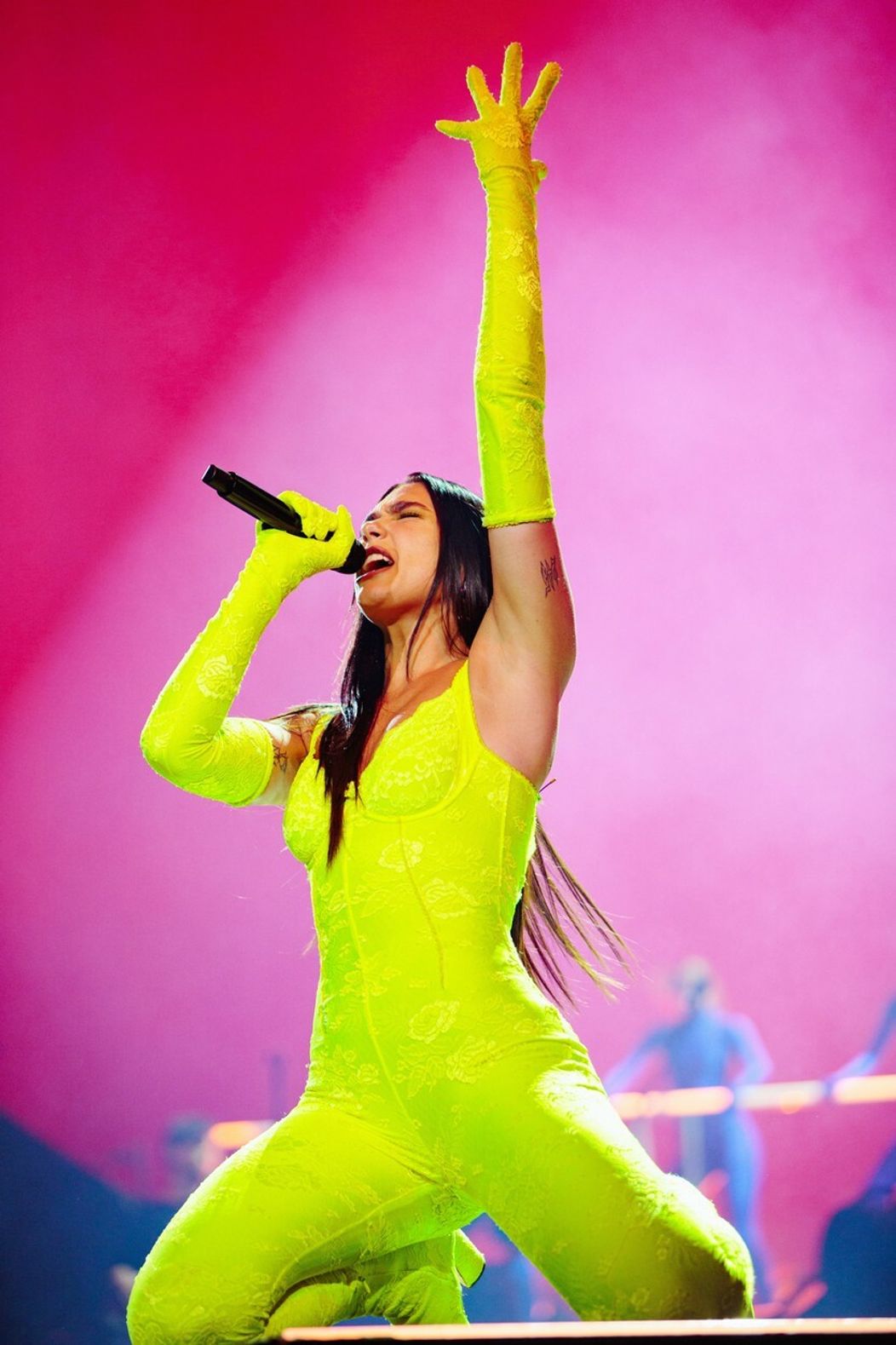Dua Lipa - OUTFIT Č. 2