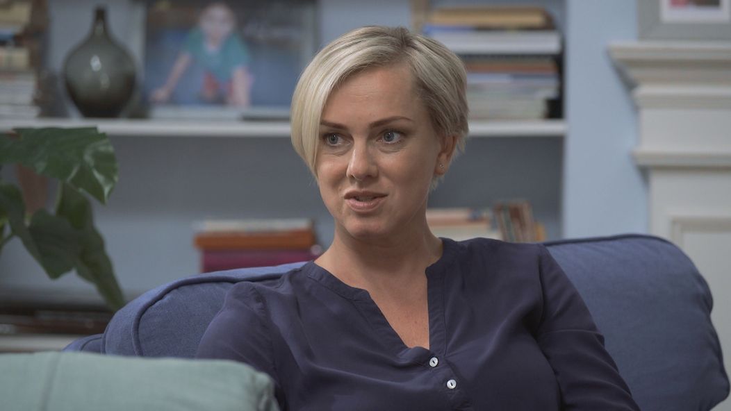 Lucia je presvedčená, že o Samovi už vie.