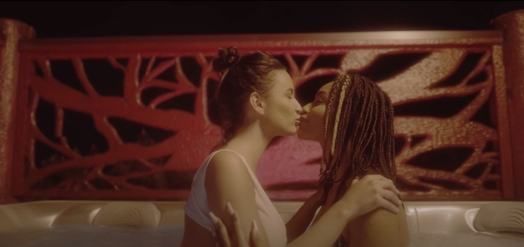 Aicha vo videoklipe 