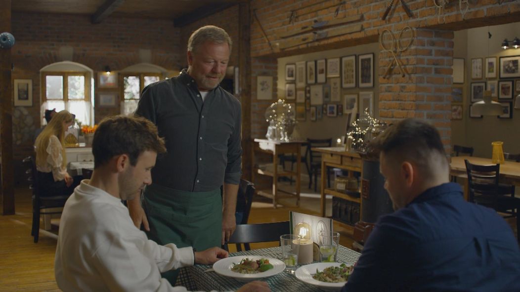 Moderátor Vlado Varecha v seriáli Mama na prenájom