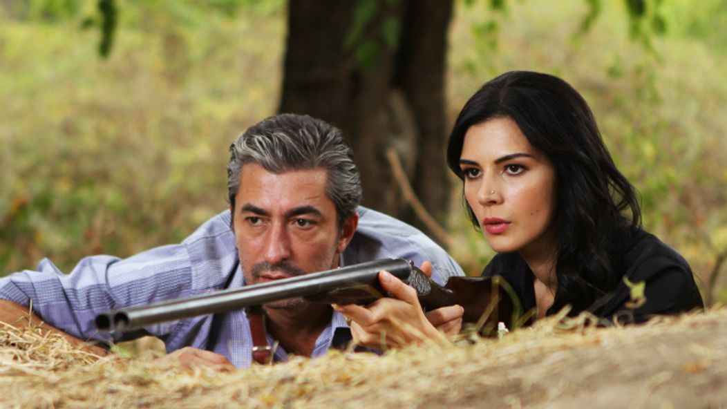 Dila - Rıza a Dila (Erkan Petekkaya a Hatice Şendil)