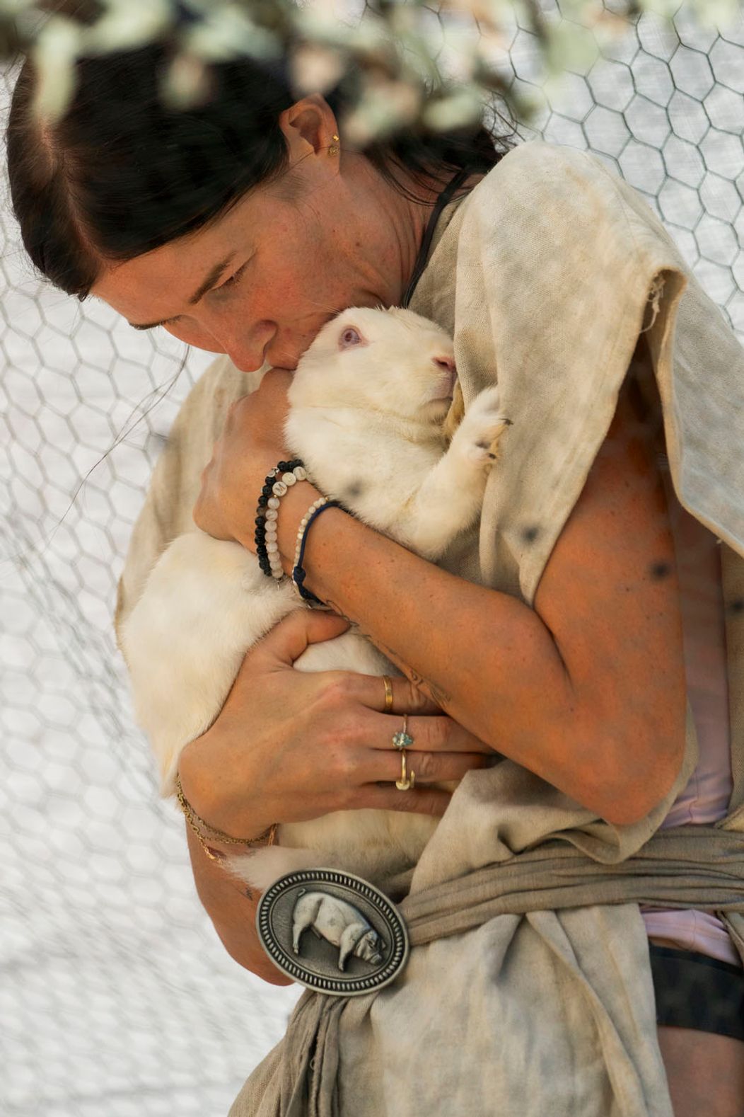 32. deň na Farme, príchod banditov