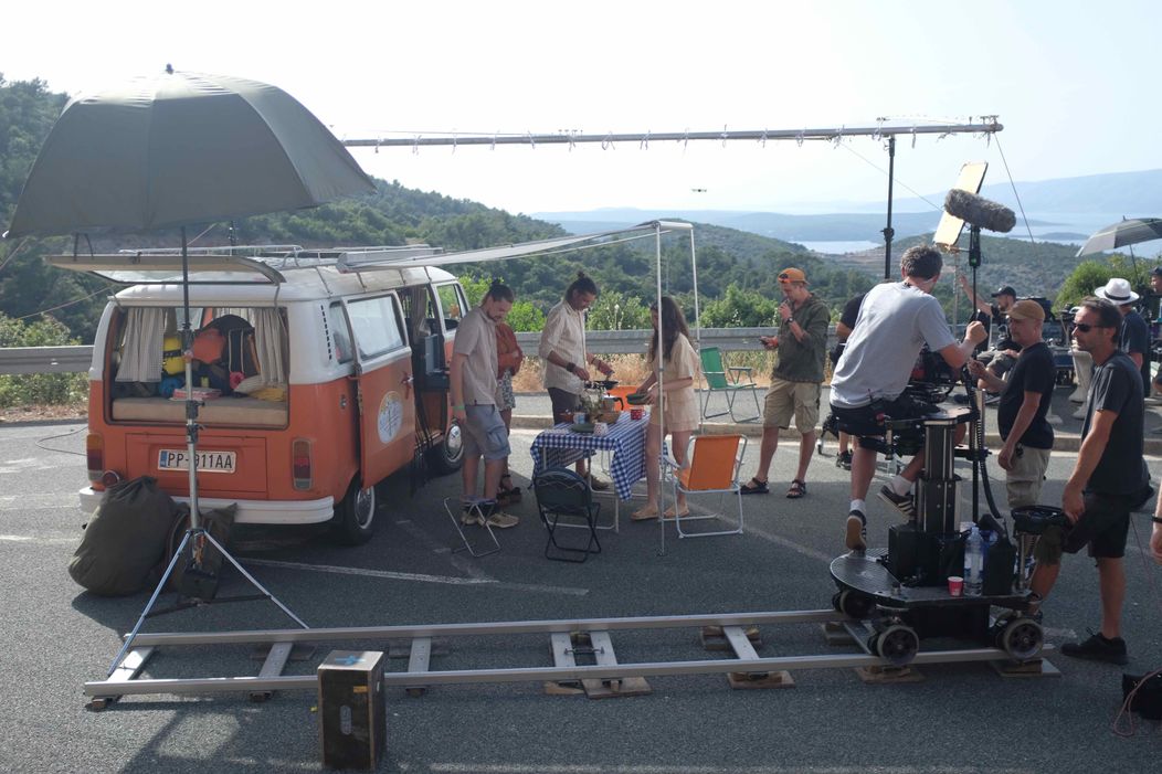 Na svete je trailer debutového filmu Samuela Spišáka Smolu nosíš ty, láska