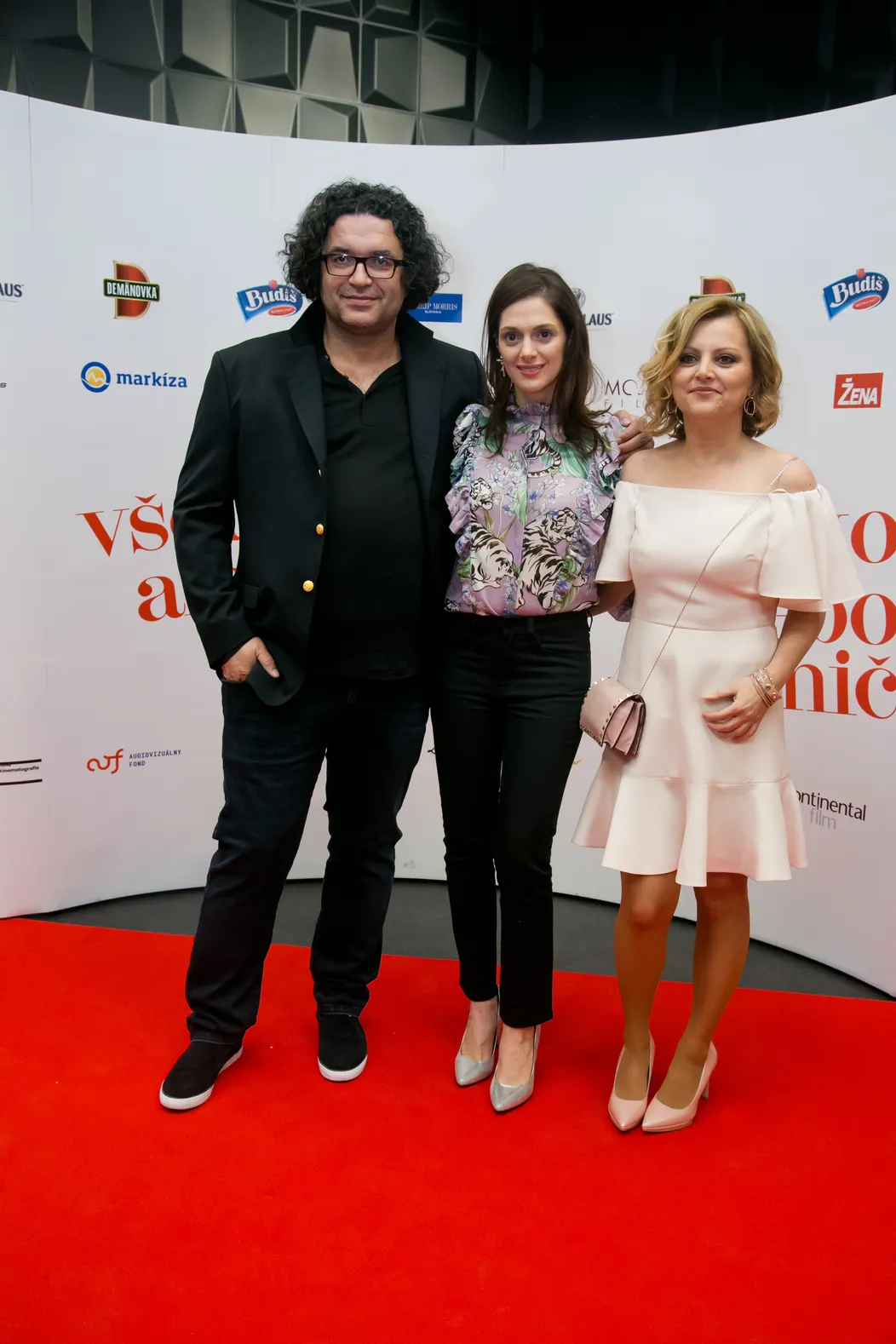 Všetko alebo nič, premiéra, Evita, Núňez, Issová