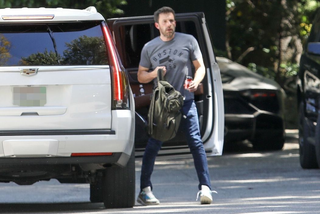 Ben Affleck opúšťa SUV patriace J Lo