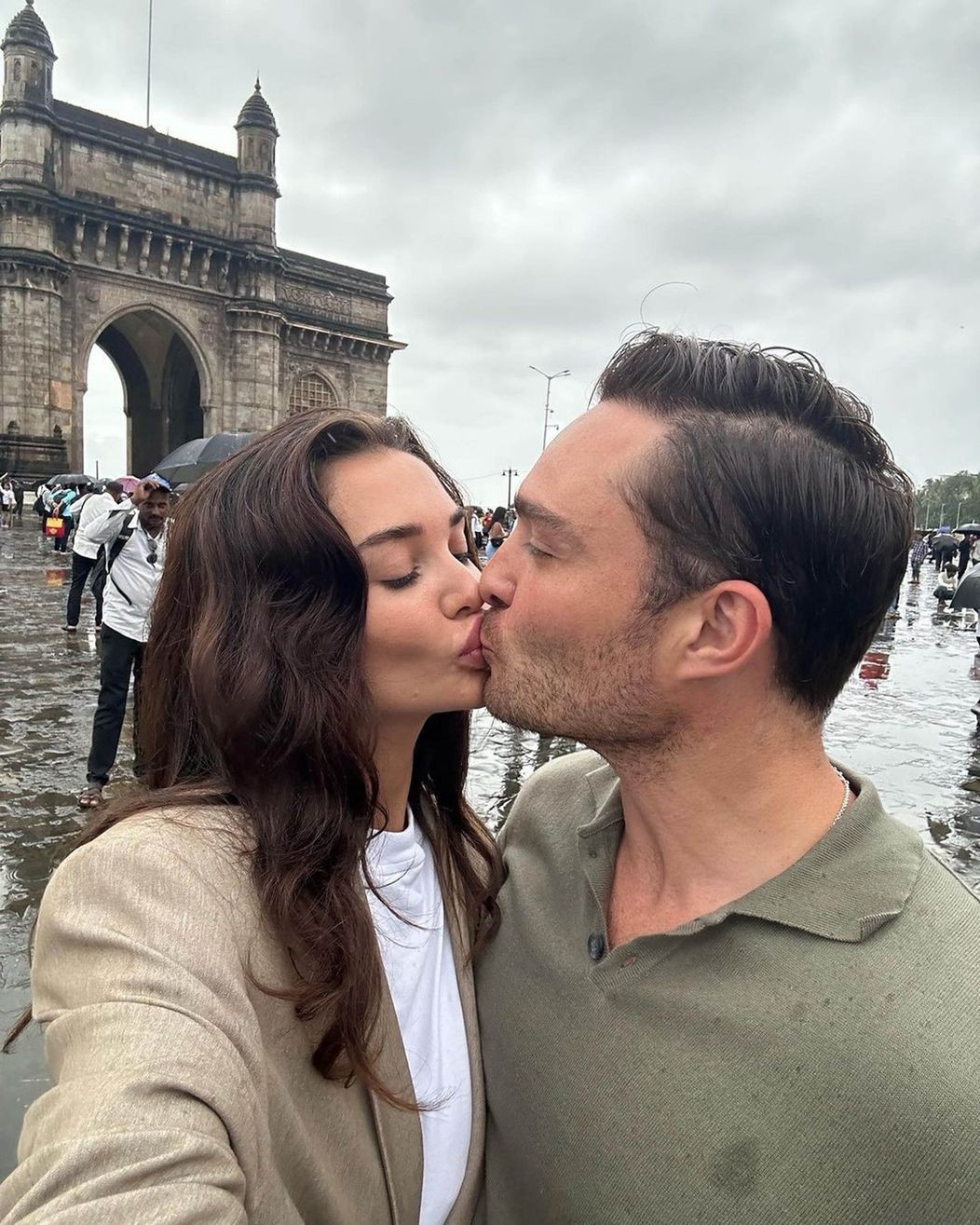 Ed Westwick a Amy Jackson sa zobrali!