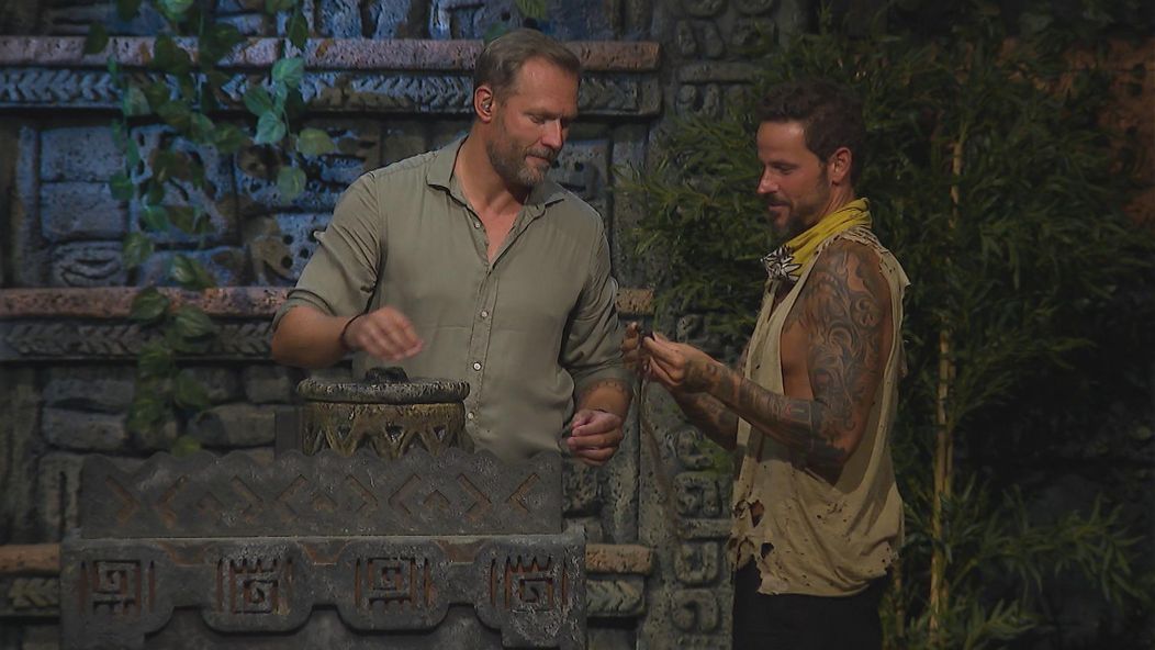 Pirát s Tomášom sa na kmeňovej rade navzájom ochránili individuálnymi imunitami. Oheň tak nakoniec zhasol Radkovi.