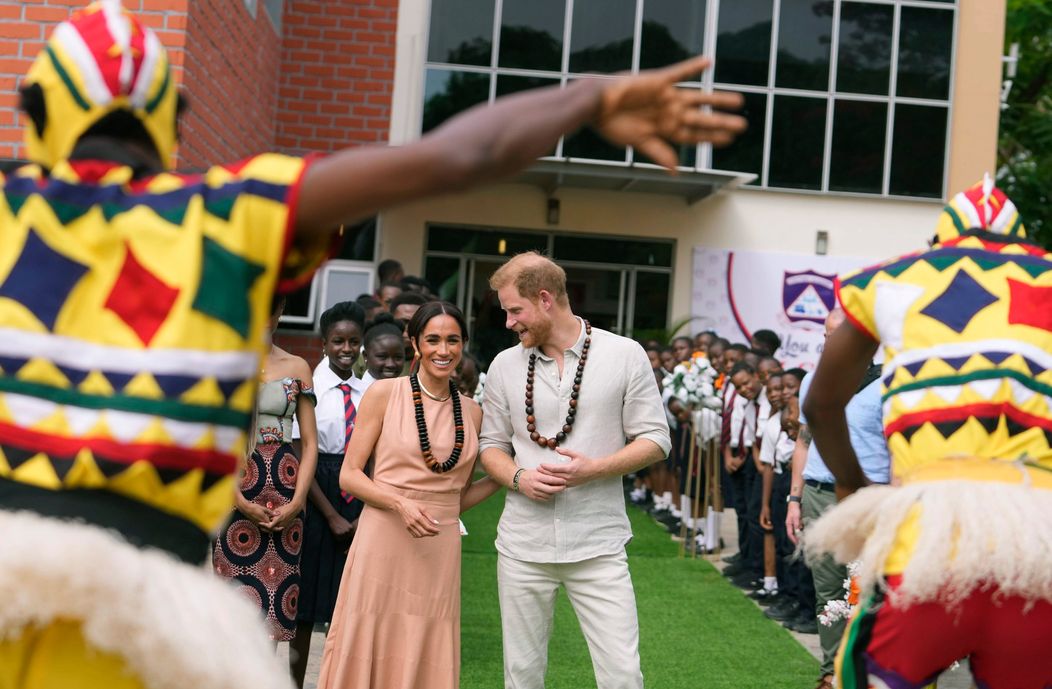 Princ Harry s Meghan na turné v Nigérii: Akoby z kráľovskej rodiny neodišli