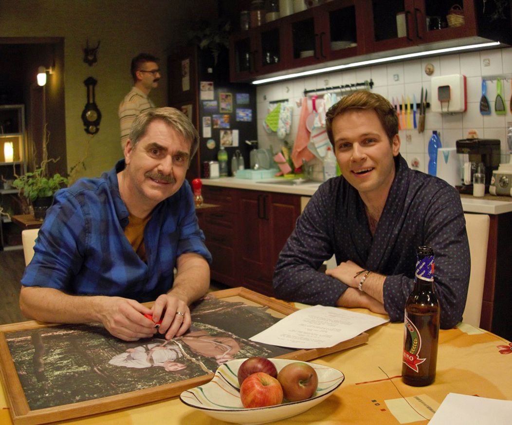 Známy spevák sa objaví v Susedoch. V župane!