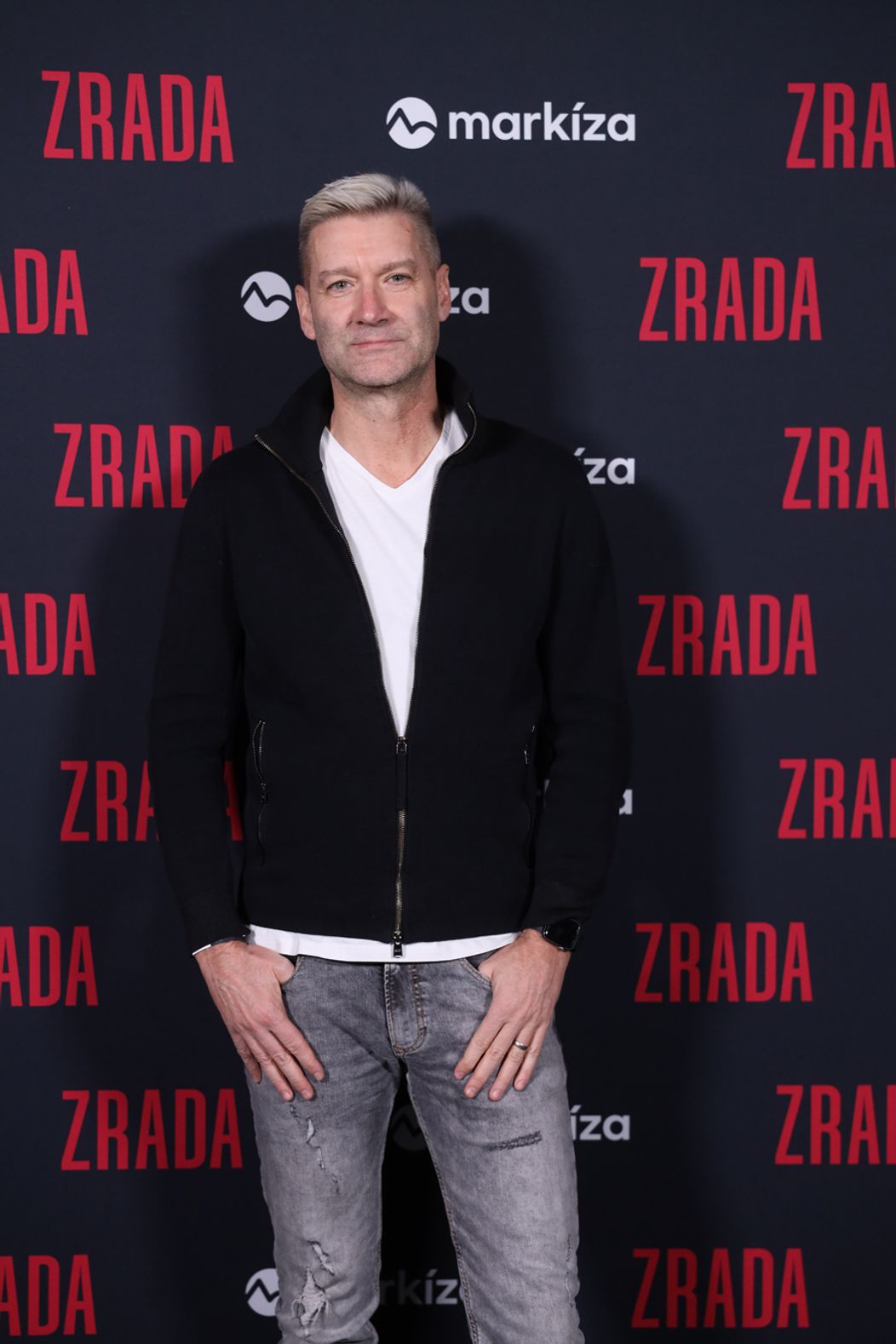 Premiéra seriálu Zrada