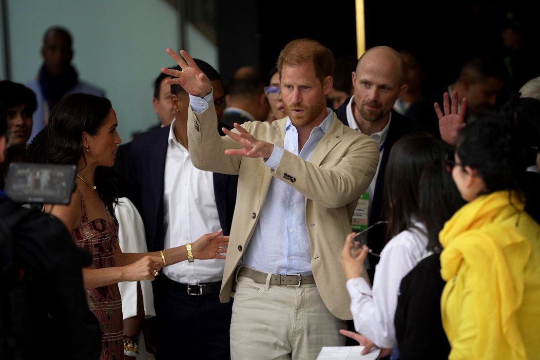 Princ Harry a Meghan prišli do Kolumbie na turné
