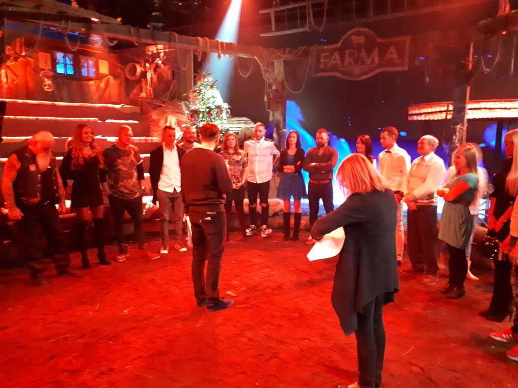 Šimon nabehol do arény v šľapkách