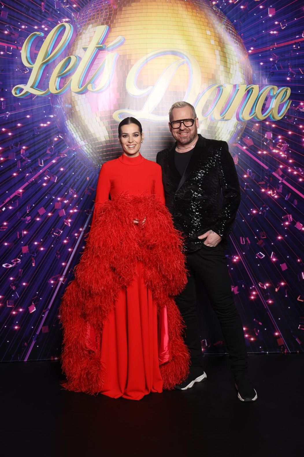 Moderátorka Lucia Hlaváčková s autorom šiat, návrhárom Ferom Mikloškom