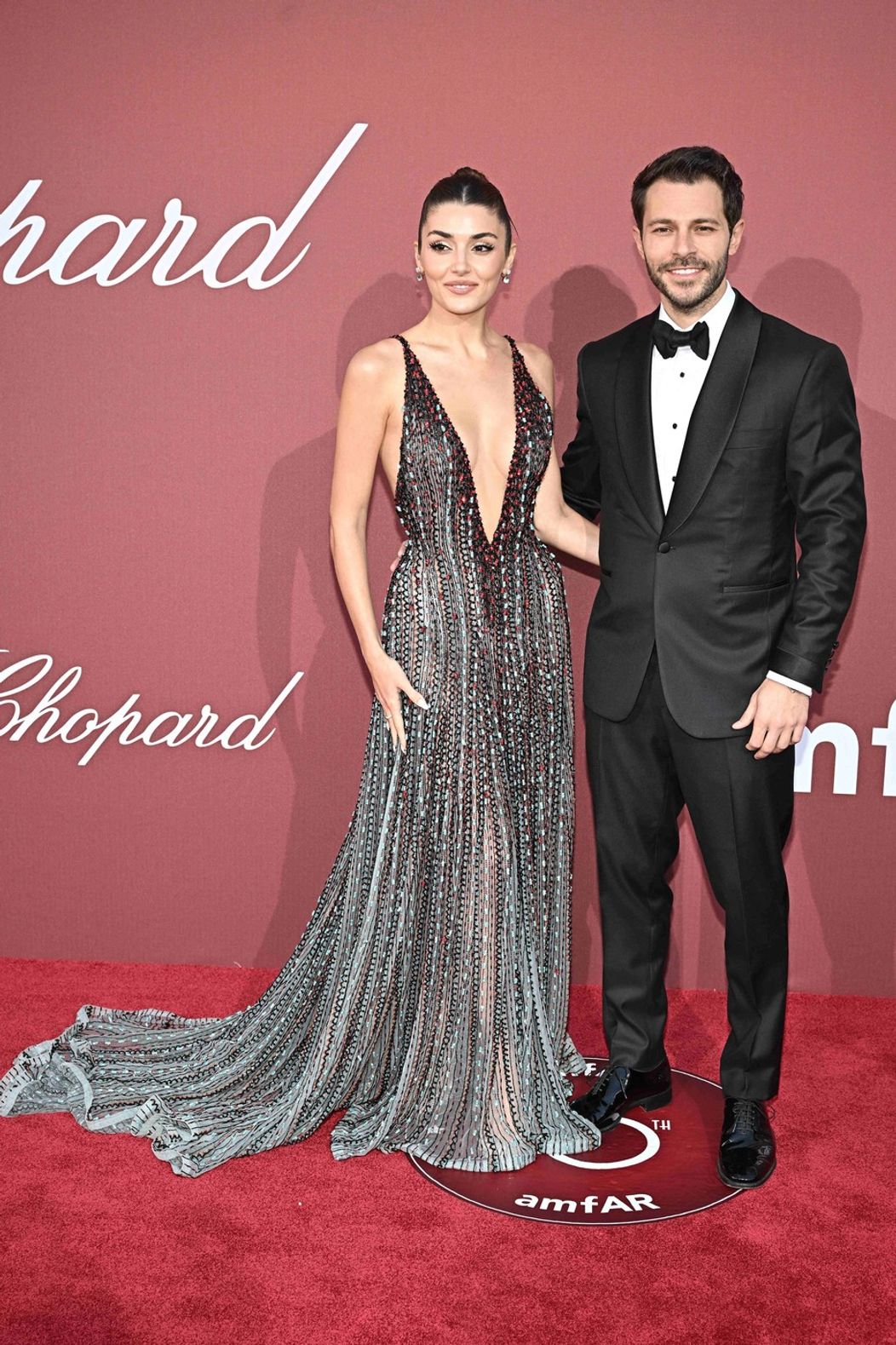 Hande Erçel v Cannes