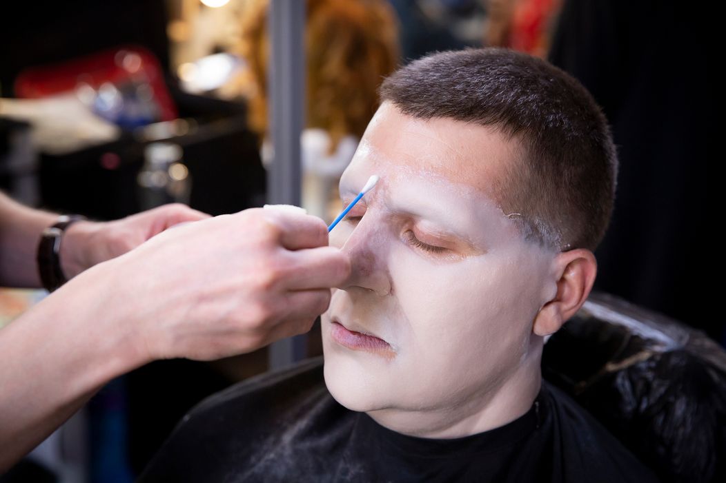 Šesť hodín v maskérskom kresle a z Juraja Loja sa stala Alla Pugacheva