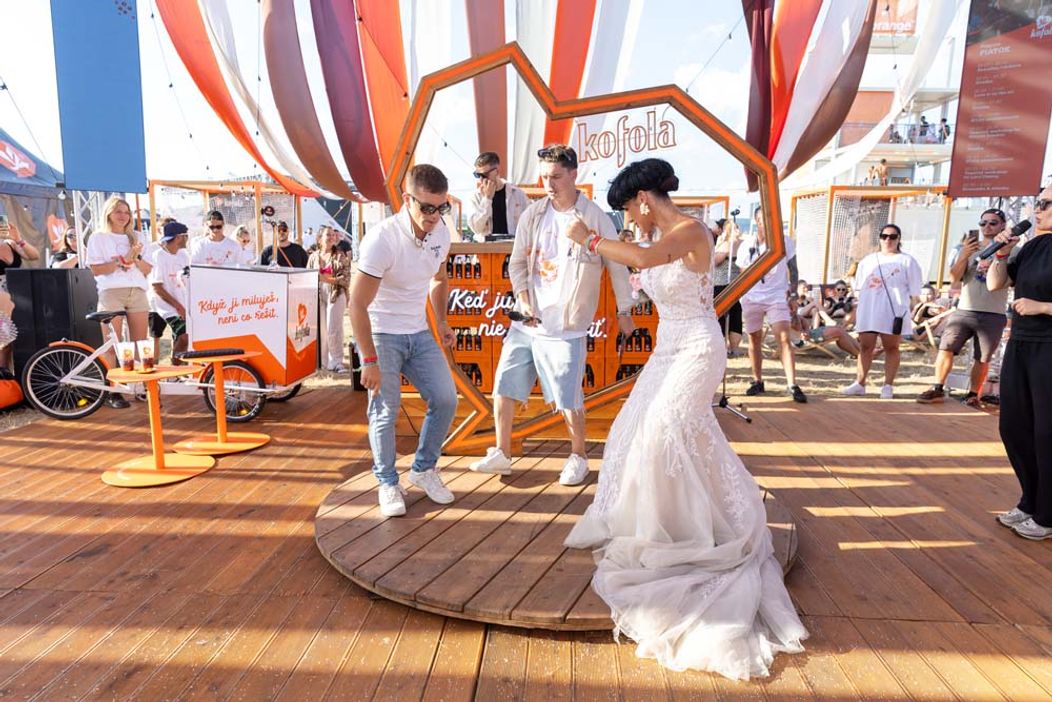 Jovinečko a Bianka pred oltárom