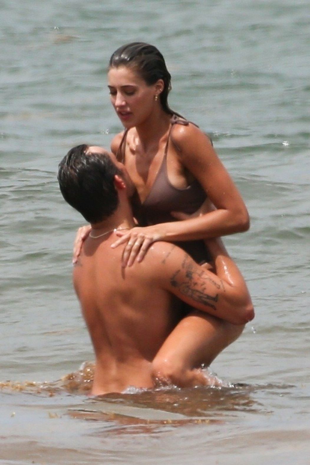 Ed Westwick si užíval s krásnou priateľkou Jessicou Serfaty. 