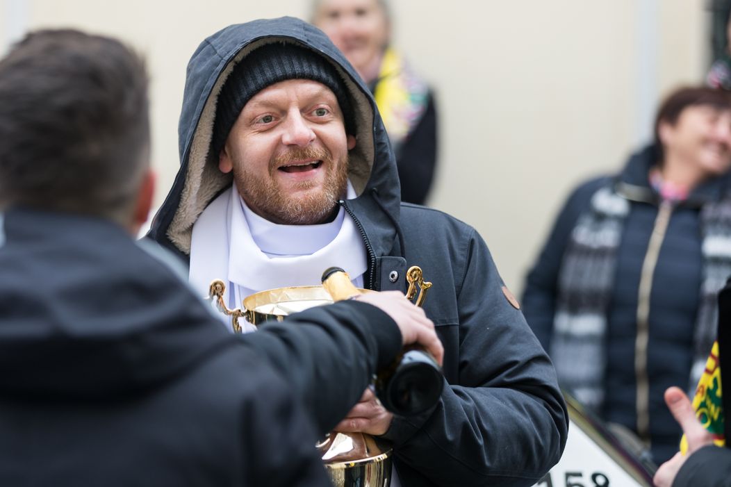 Ľuboš Kostelný v seriáli Svätý Max ako farár 