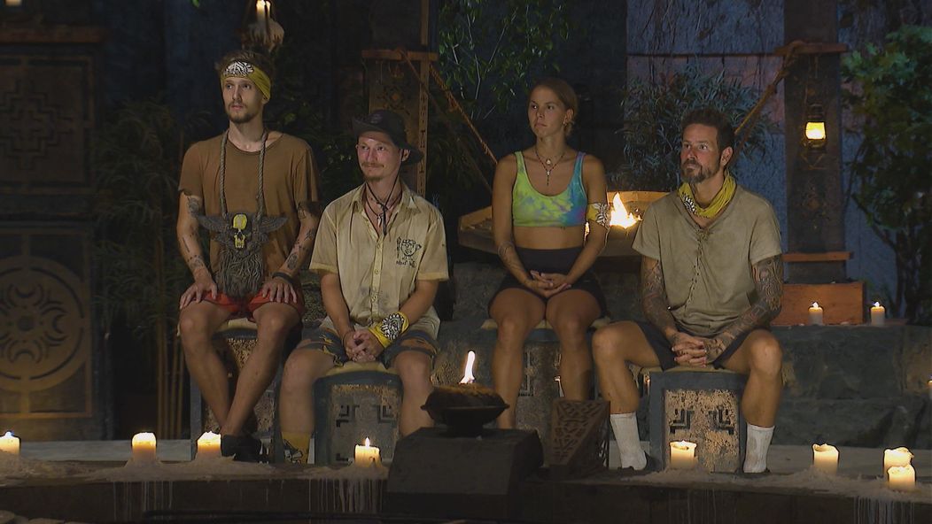 Martin, Mikýř, Nikola a Tomáš na poslednej kmeňovej rade pred finále.