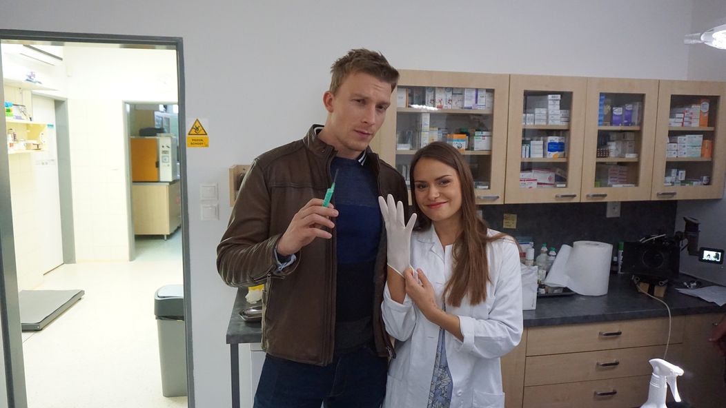 Kristína Kanátová a Juraj Bača počas príprav na nakrúcanie