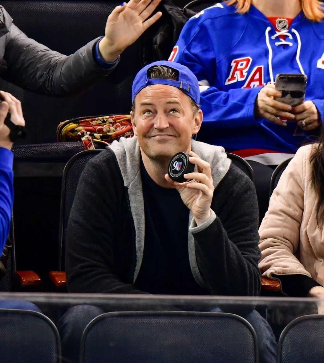 Matthew Perry na zápase NHL v roku 2017.