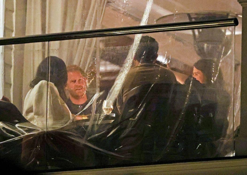 Princezná Eugenie a Jack Brooksbank na večeri s princom Harrym a Meghan.