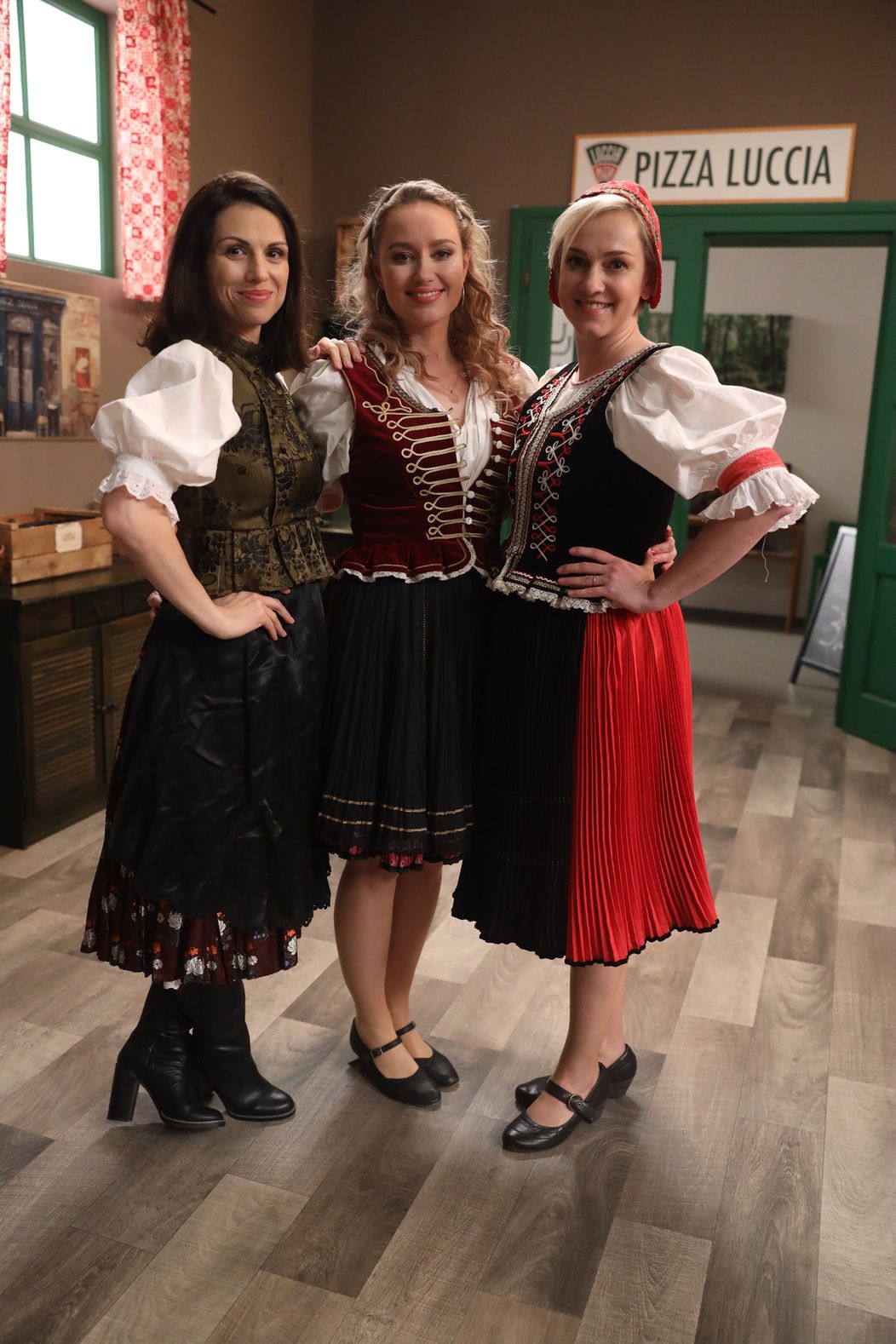 Nádherné dámy ako folklórne tanečnice
