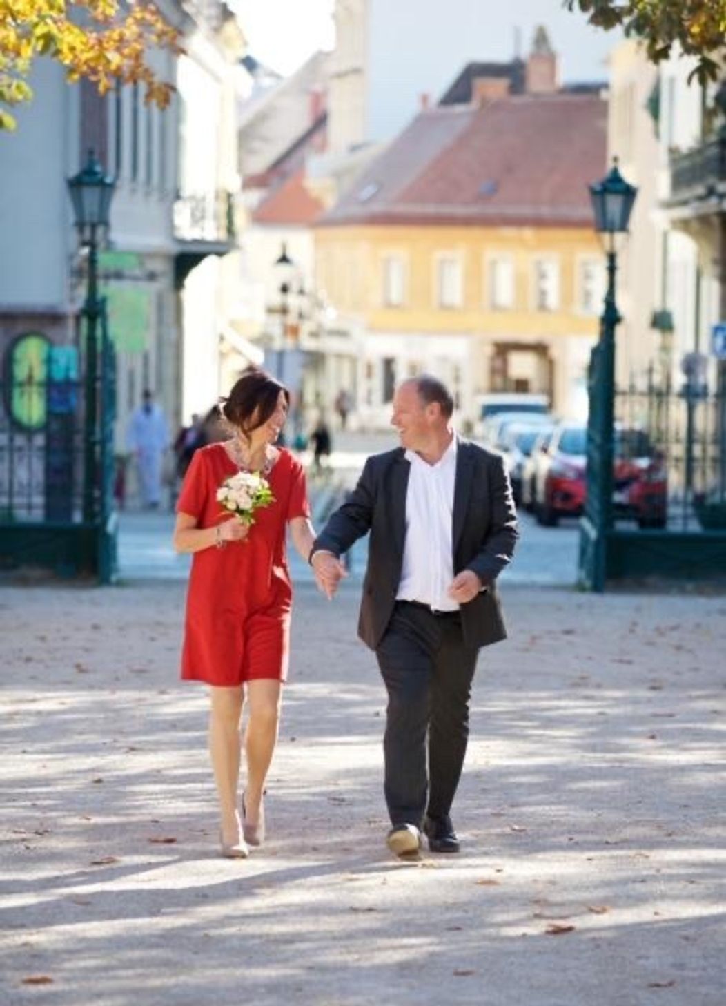 Mikel Merino (Real Sociedad) v súboji s Victorom Osimhenom z Neapolu.jpg