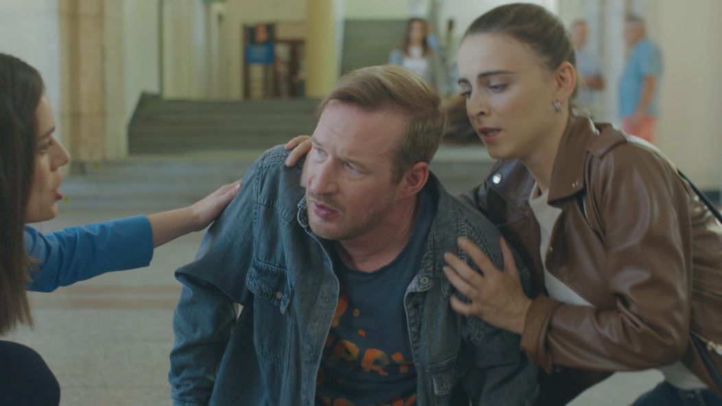 Júlia (Sarah Arató) sa z Andrejovej (Ján Koleník) bezprostrednosti tešila iba chvíľu.