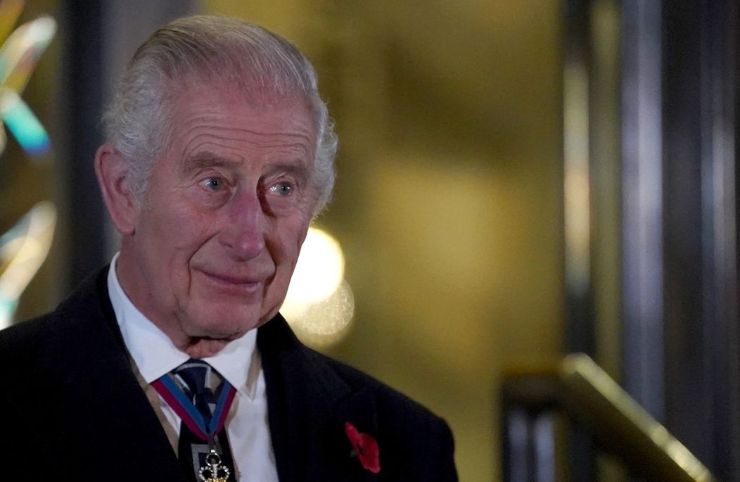 Britský kráľ Karol III. odhalil sochy svojich rodičov - zosnulej kráľovnej Alžbety II. a zosnulého princa Philipa - na vstupnom priečelí londýnskej Royal Albert Hall