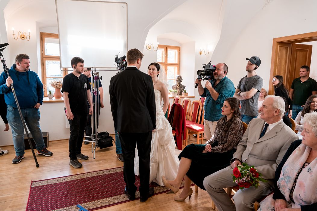 Lenka ušla sperd oltára