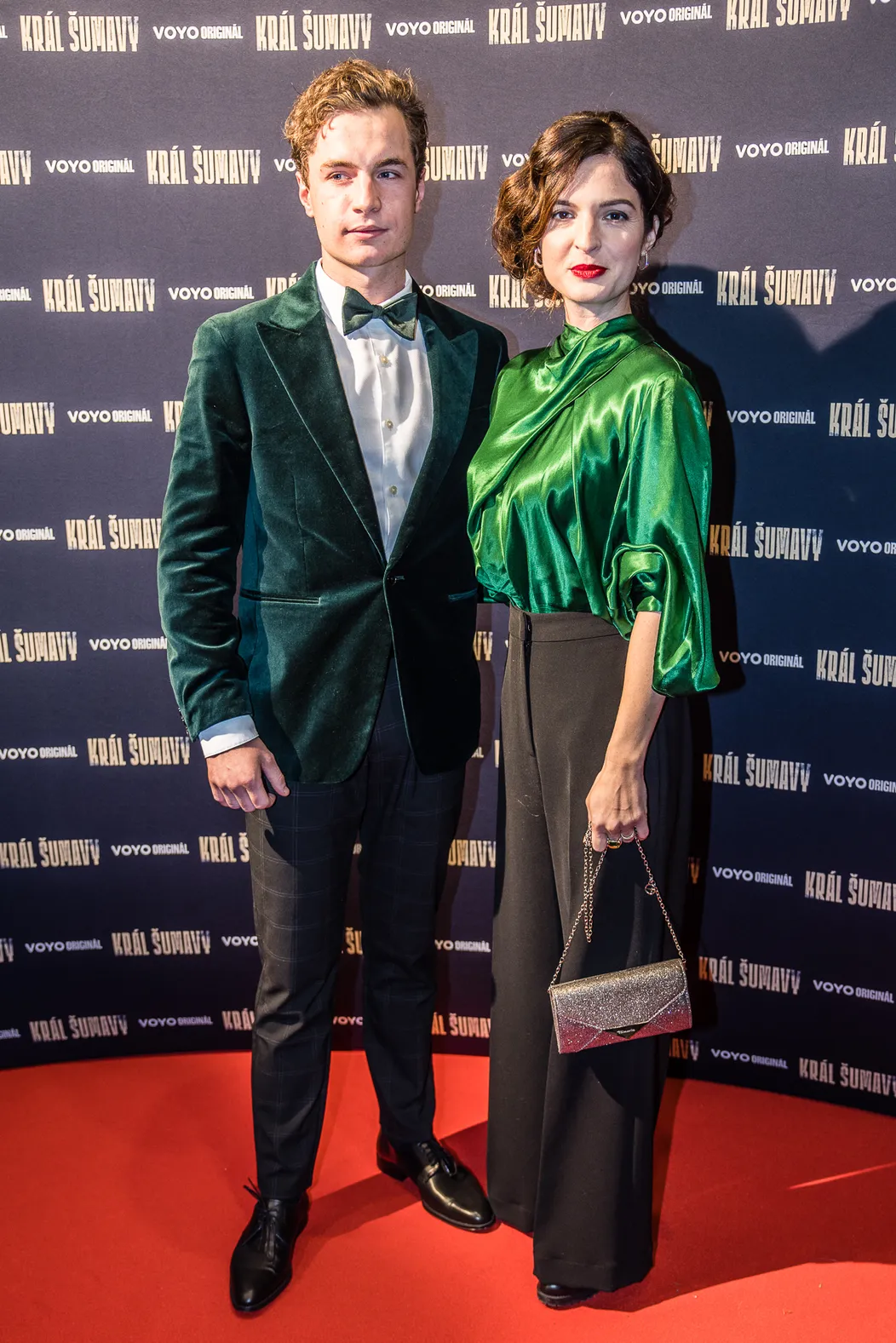Oskar Hes a Kristýna Ryška na premiére Kráľa Šumavy