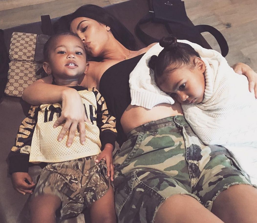 Kim Kardashian s deťmi zatmenie nesledovali