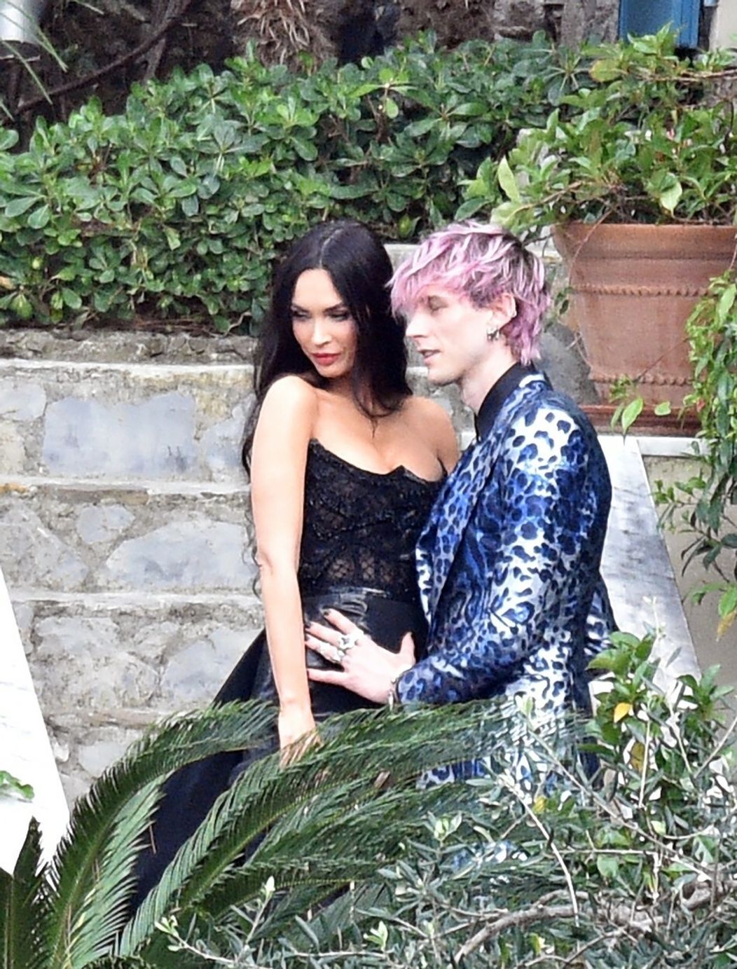 Medzi hosťami nechýbali ani Megan Fox s priateľom Machine Gun Kellym