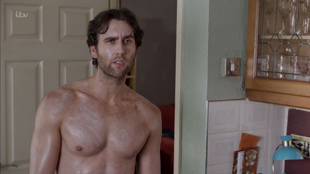 Matthew Lewis v dráme Girlfriends