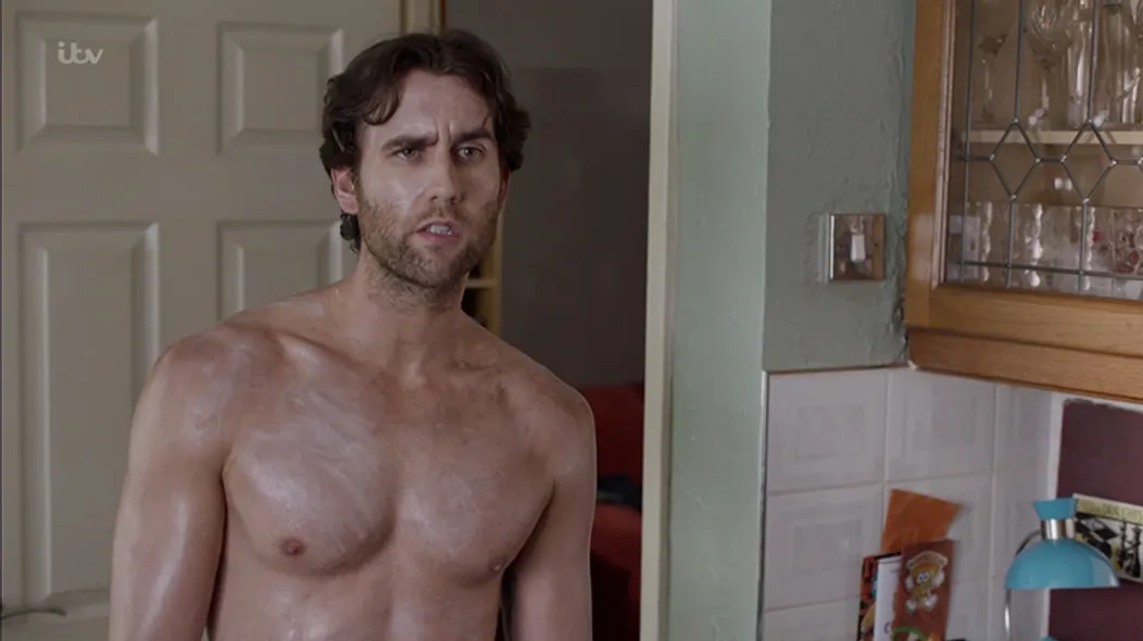 Matthew Lewis v dráme Girlfriends