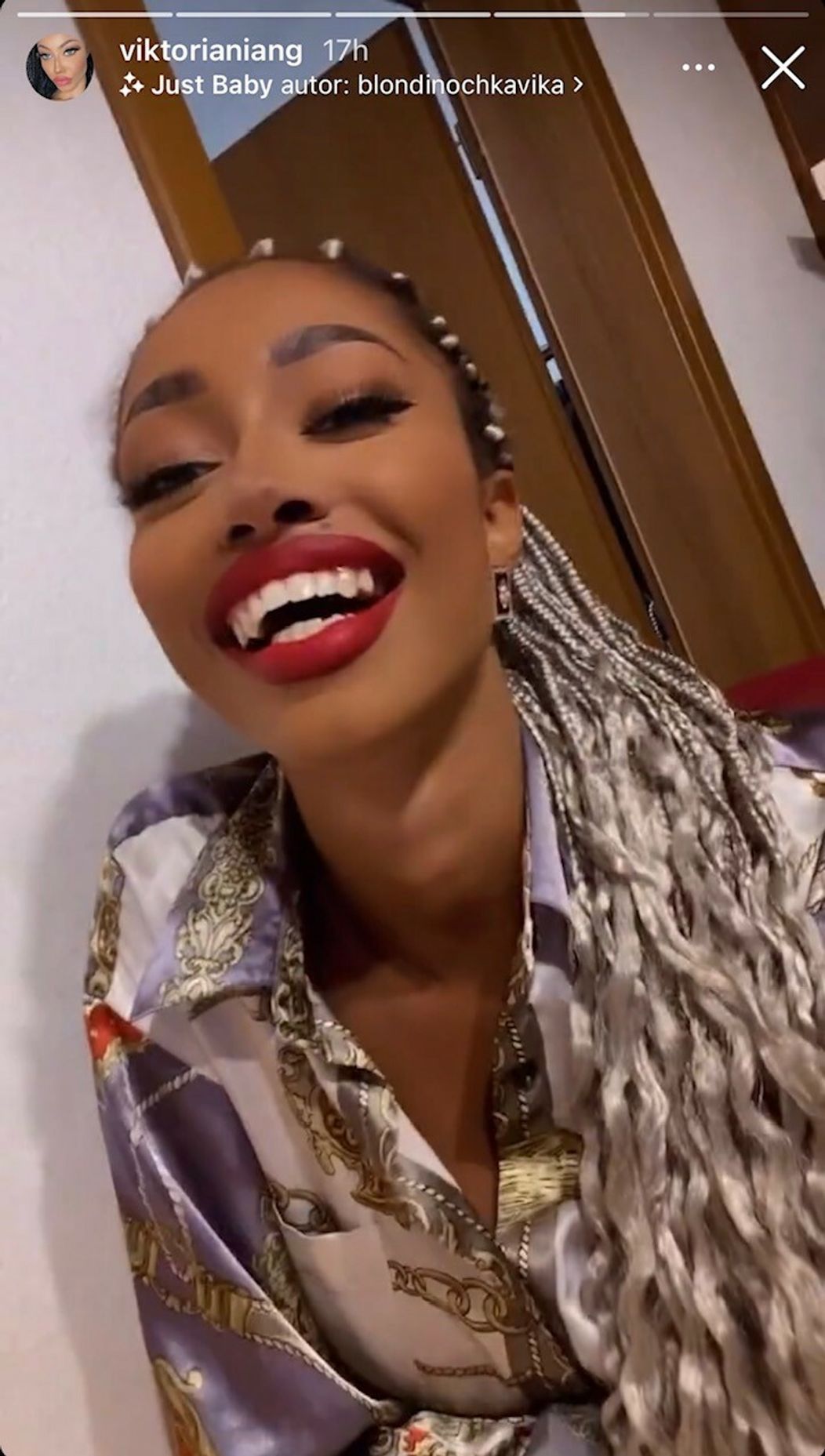 Aicha s novým účesom.