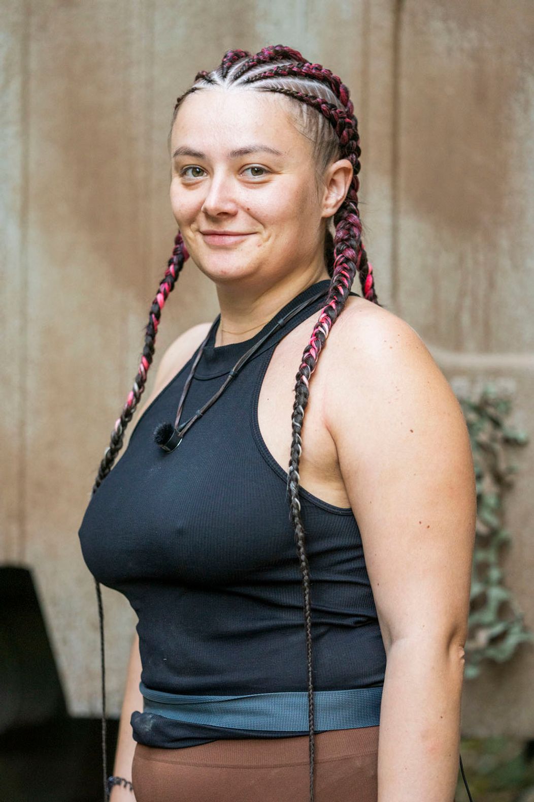 32. deň na Farme, príchod banditov