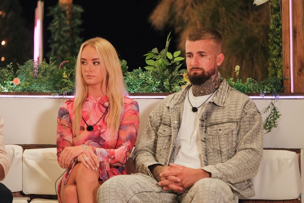 Ostrovania mali pri ohnisku určiť pár, ktorý má najmenšiu šancu na úspech.