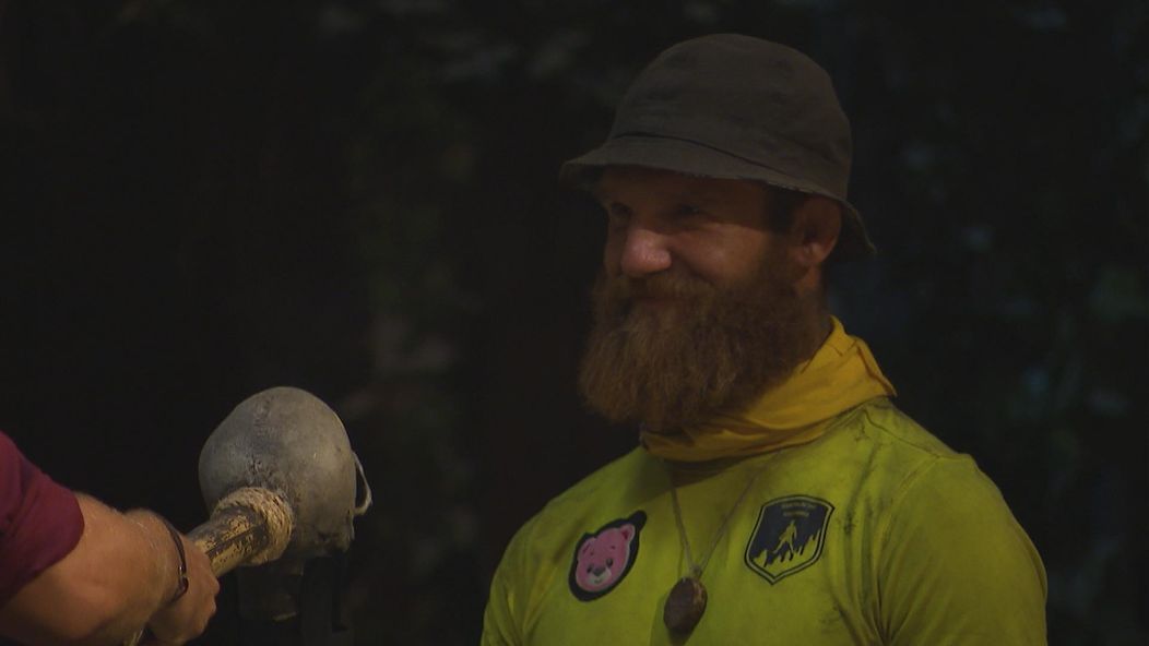 Pirát dostal na kmeňovke najviac hlasov. Pri výbere džbánu nemal šťastnú ruku a červená farba znamenala, že v šou končí.