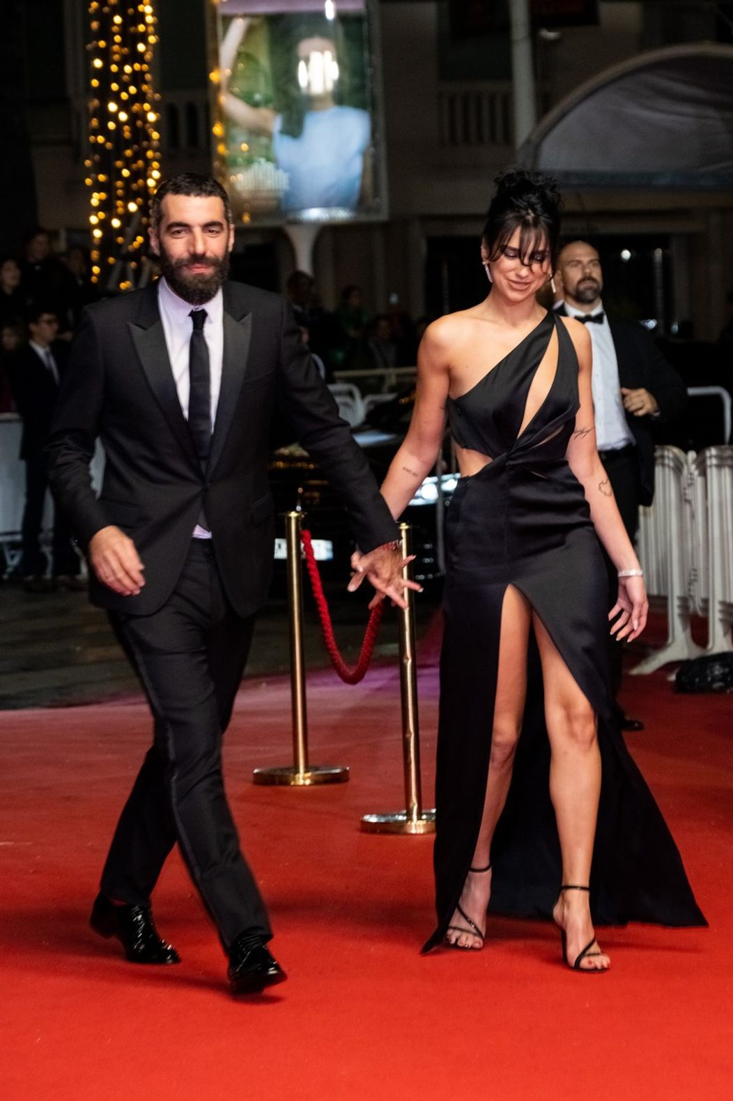 Dua Lipa a Romain Gavras na festivale v Cannes