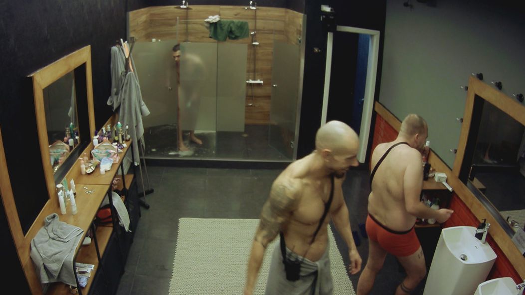 Prvý deň, prvá nahota. V Big Brother sa išlo donaha!