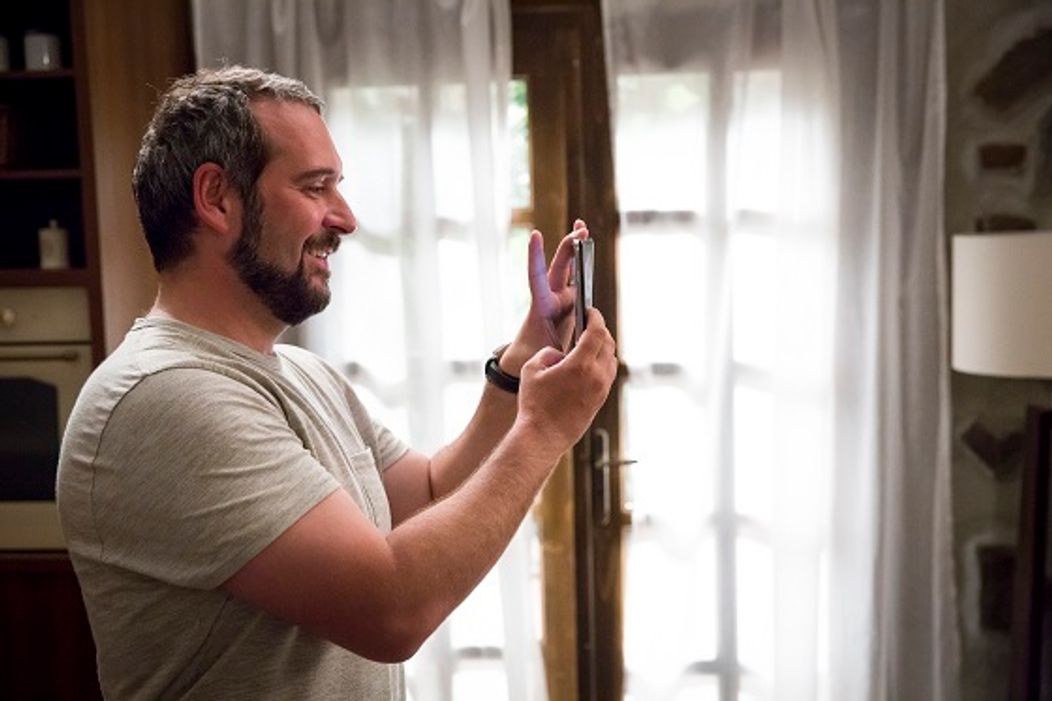 Martin Mňahončák si kolegov počas finálnej klapky odfotil.