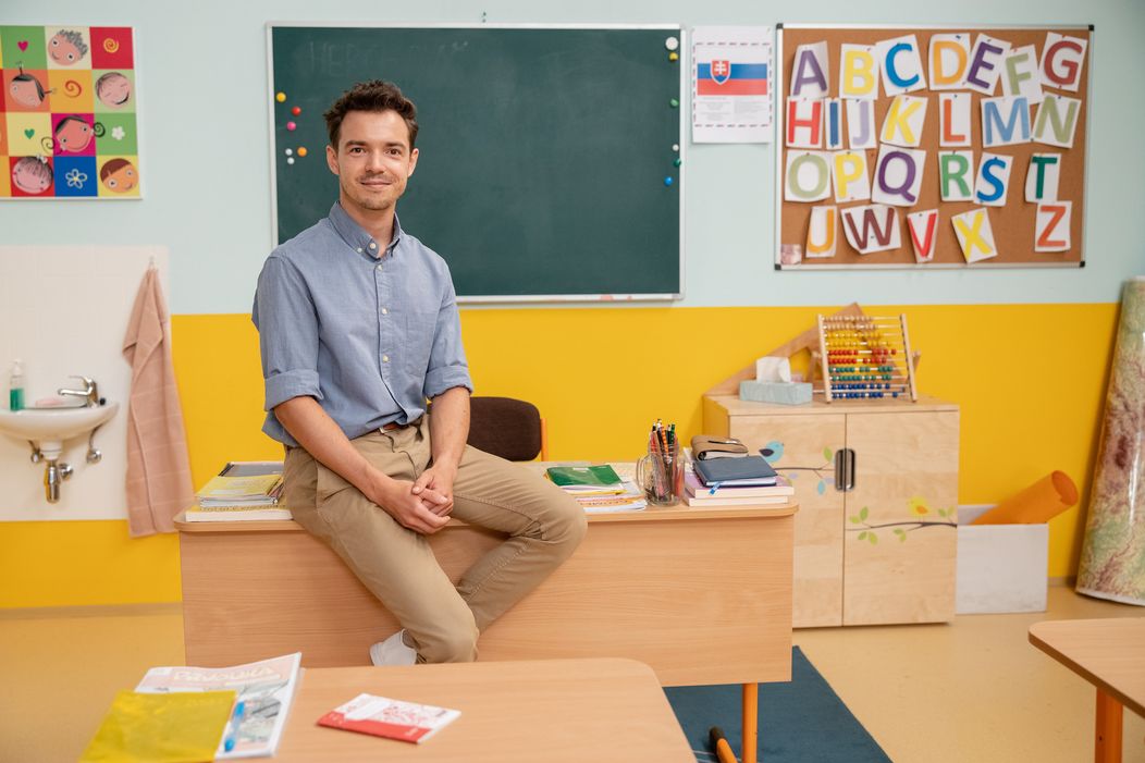 Dávid Hartl ako učiteľ Edo.